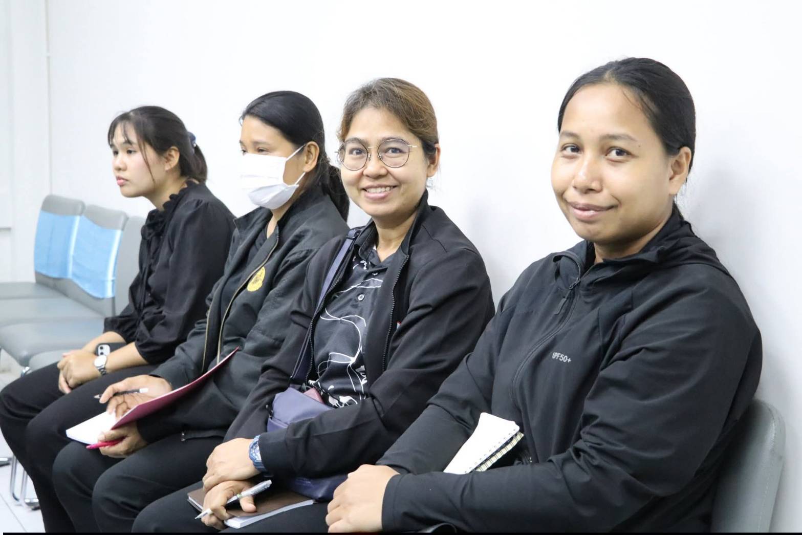 title - สำนักแผนงานและโครงการพิเศษ กระทรวงเกษตรและสหกรณ์ ร่วมกับผู้แทนหน่วยงานภายในสังกัดกระทรวงเกษตรและสหกรณ์, ผู้อำนวยการศูนย์ส่งเสริมและพัฒนาอาชีพเสริมนอกภาคการเกษตร เข้าร่วมประชุมหารือและลงพื้นที่แปลงนาภายในศูนย์ส่งเสริมและพัฒนาอาชีพเสริมนอกภาคการเกษตร เพื่อเตรียมความพร้อมในการจัดกิจกรรมจิตอาสา กระทรวงเกษตรและสหกรณ์ 